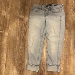 Hollister low-rise crop boyfriend jeans (used)